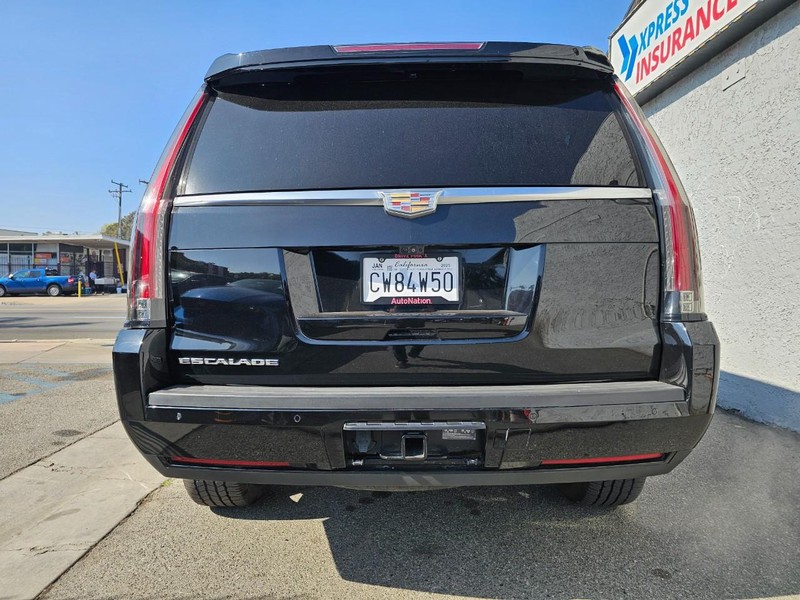 Cadillac Escalade Vehicle Full-screen Gallery Image 4