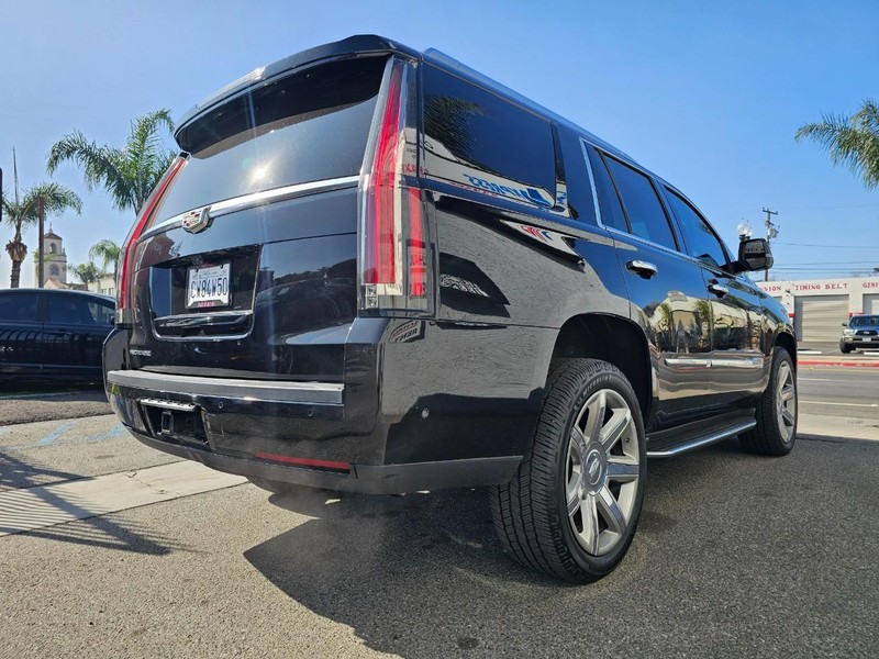Cadillac Escalade Vehicle Full-screen Gallery Image 5