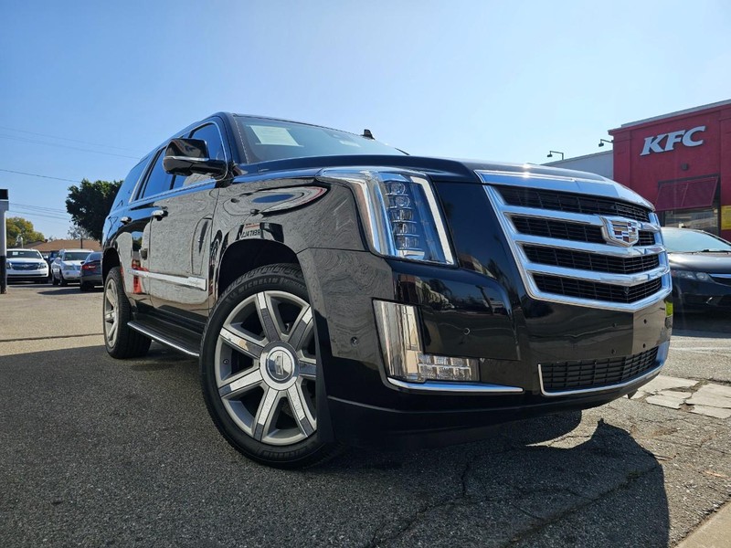 Cadillac Escalade Vehicle Full-screen Gallery Image 6