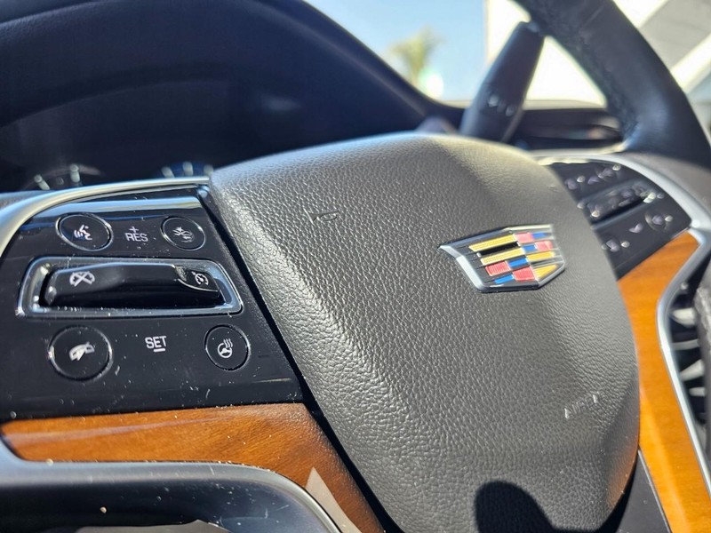 Cadillac Escalade Vehicle Full-screen Gallery Image 13