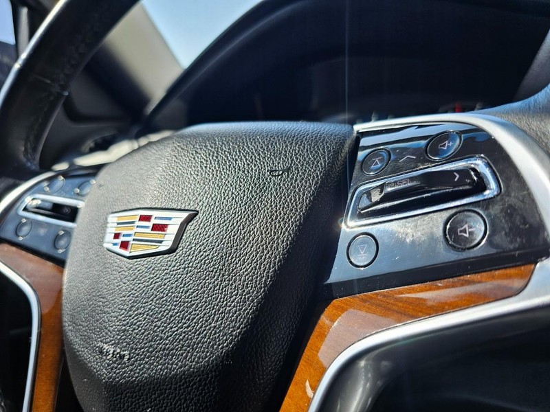 Cadillac Escalade Vehicle Full-screen Gallery Image 14