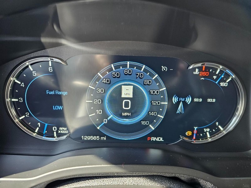 Cadillac Escalade Vehicle Full-screen Gallery Image 15