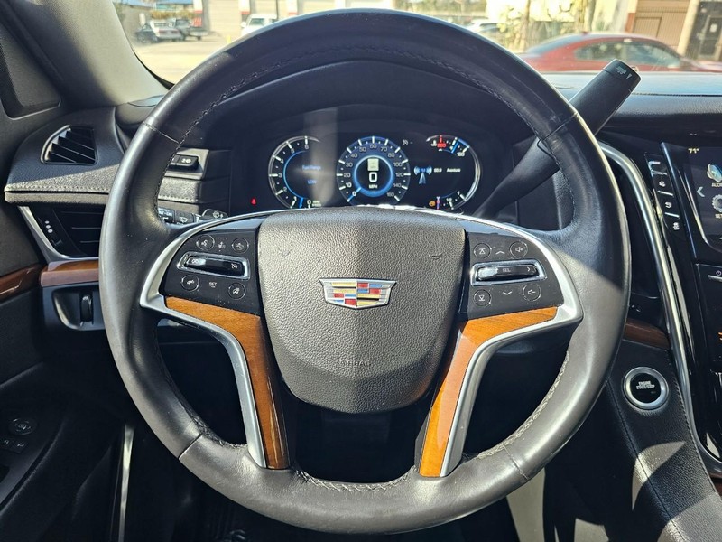 Cadillac Escalade Vehicle Full-screen Gallery Image 20