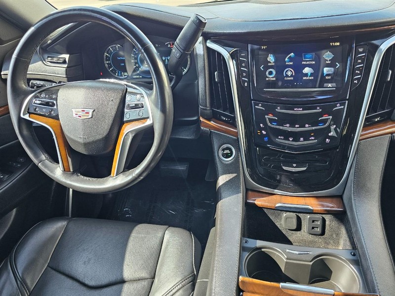 Cadillac Escalade Vehicle Full-screen Gallery Image 21