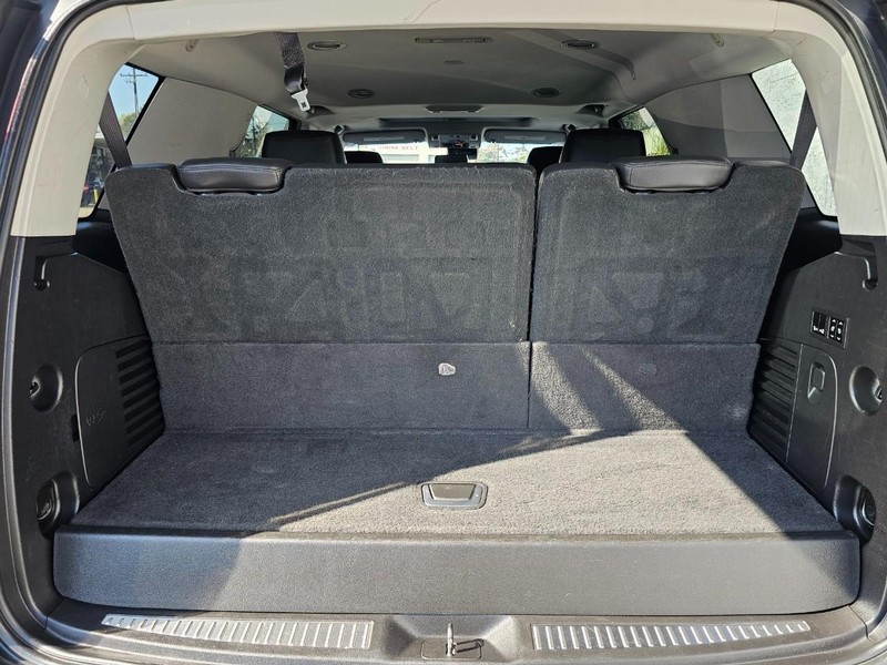 Cadillac Escalade Vehicle Full-screen Gallery Image 29
