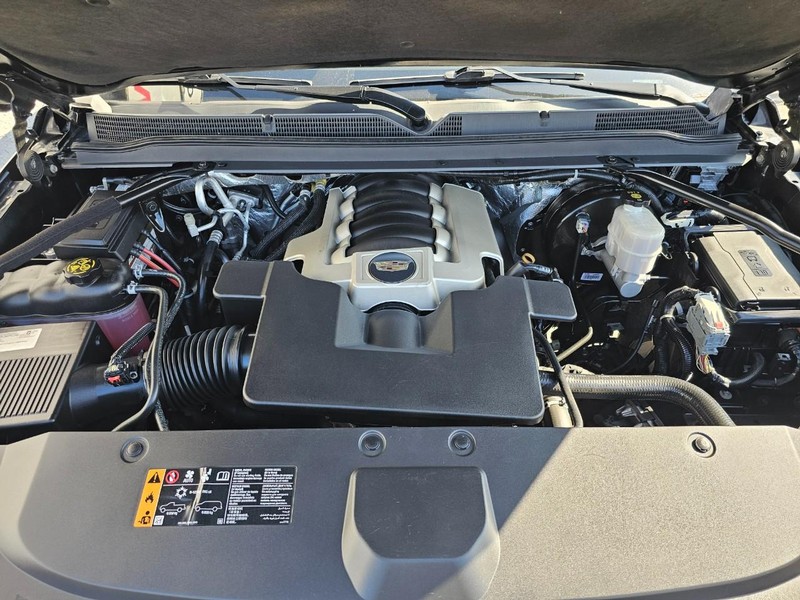 Cadillac Escalade Vehicle Full-screen Gallery Image 31