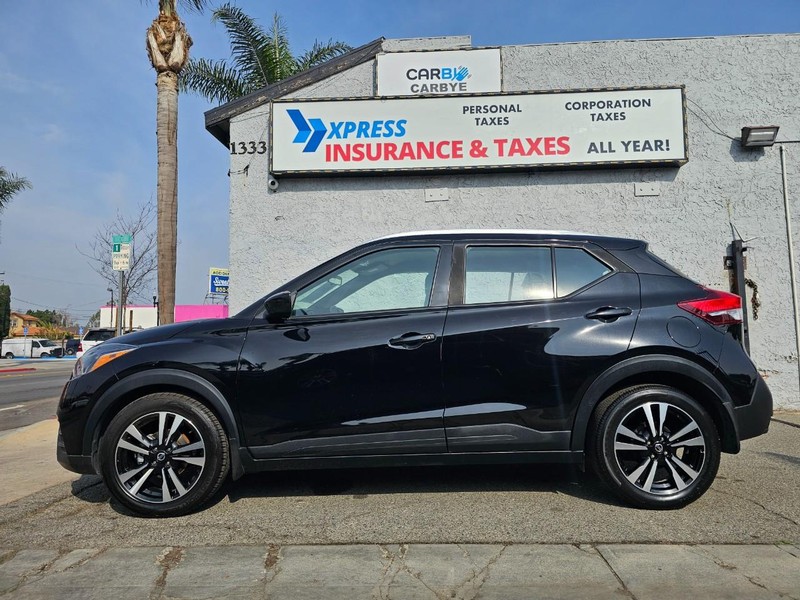 Nissan Kicks Vehicle Full-screen Gallery Image 2
