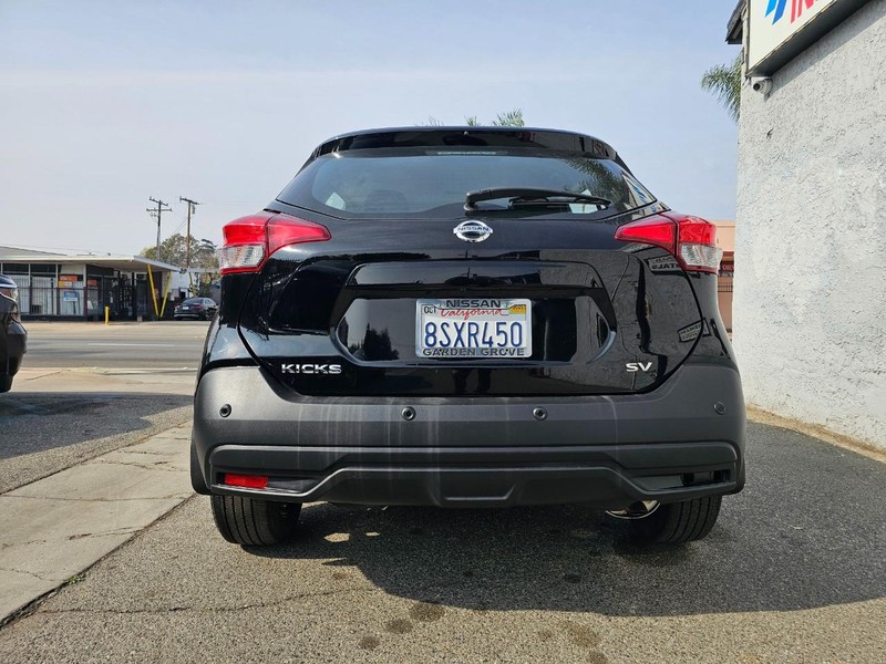 Nissan Kicks Vehicle Full-screen Gallery Image 4
