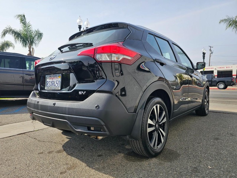 Nissan Kicks Vehicle Full-screen Gallery Image 5