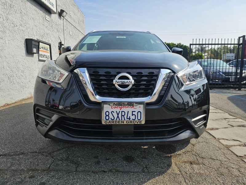 Nissan Kicks Vehicle Full-screen Gallery Image 7
