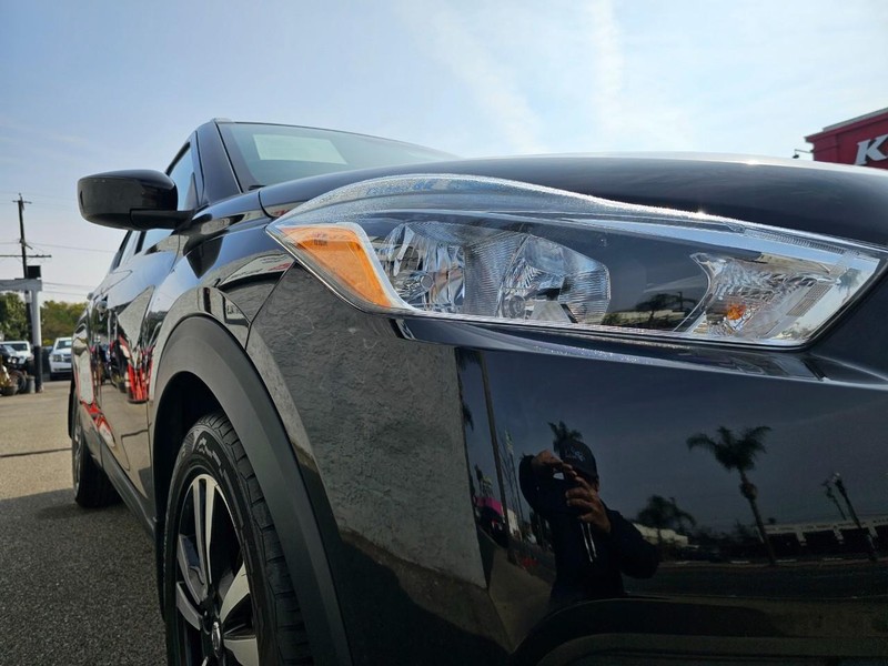 Nissan Kicks Vehicle Full-screen Gallery Image 8