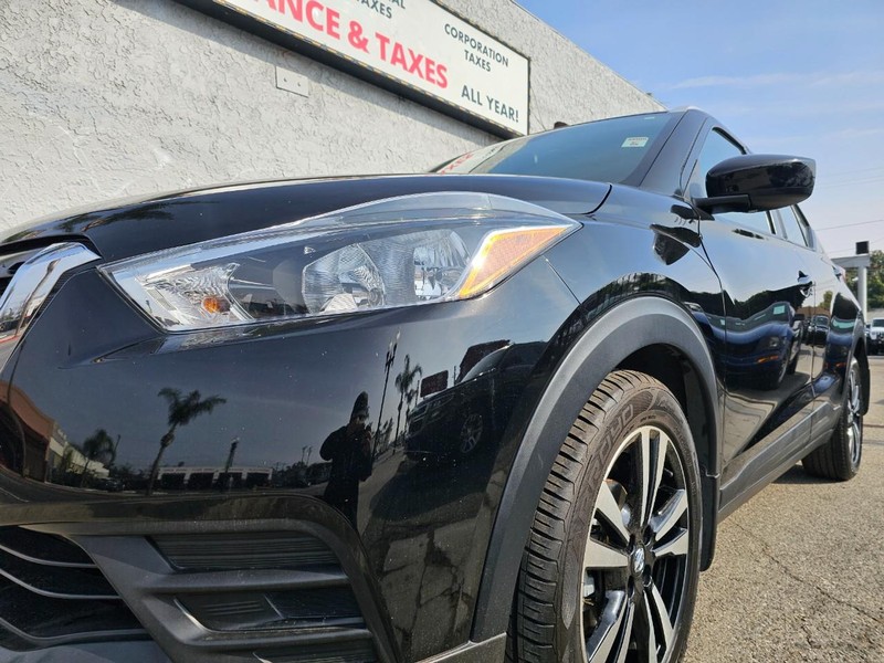 Nissan Kicks Vehicle Full-screen Gallery Image 9