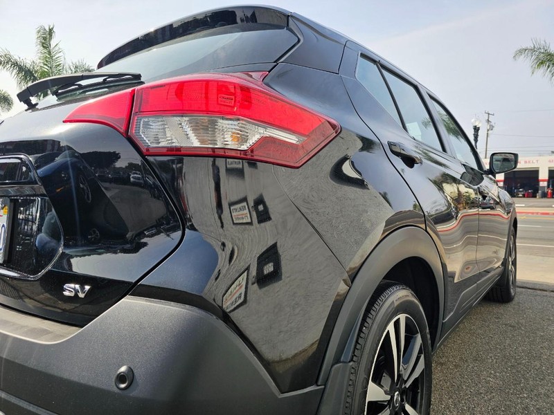 Nissan Kicks Vehicle Full-screen Gallery Image 11