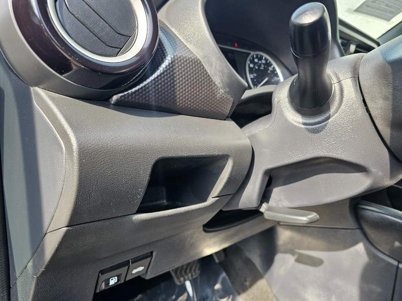Nissan Kicks Vehicle Full-screen Gallery Image 14