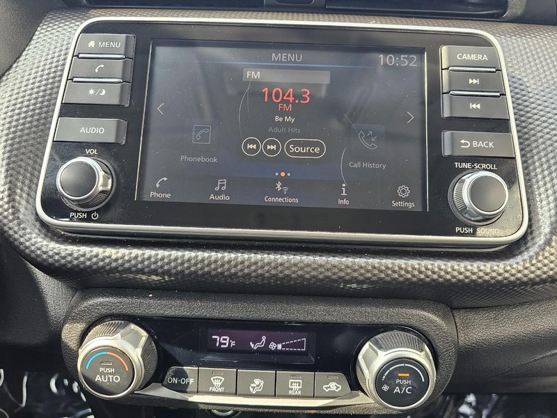 Nissan Kicks Vehicle Full-screen Gallery Image 18