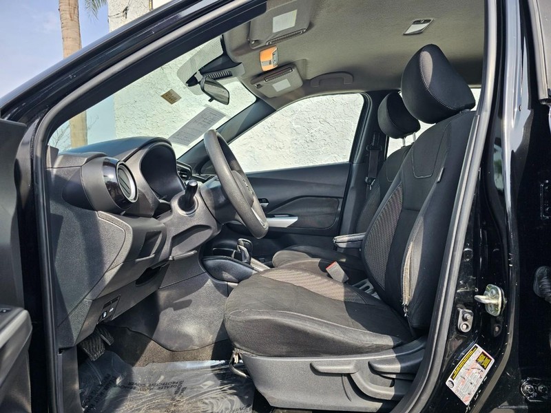 Nissan Kicks Vehicle Full-screen Gallery Image 20