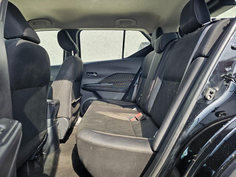Nissan Kicks Vehicle Full-screen Gallery Image 21