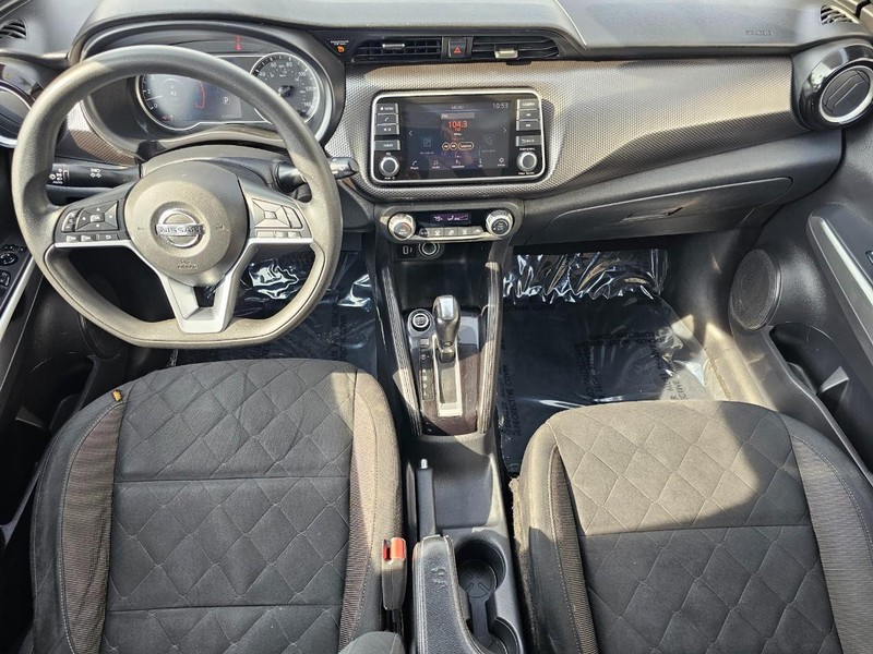 Nissan Kicks Vehicle Full-screen Gallery Image 22