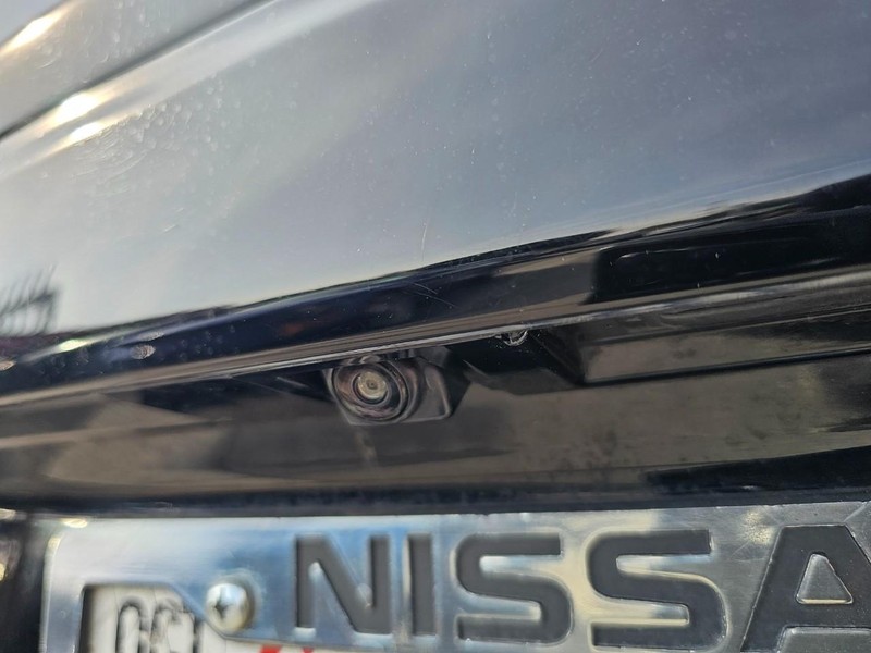 Nissan Kicks Vehicle Full-screen Gallery Image 26