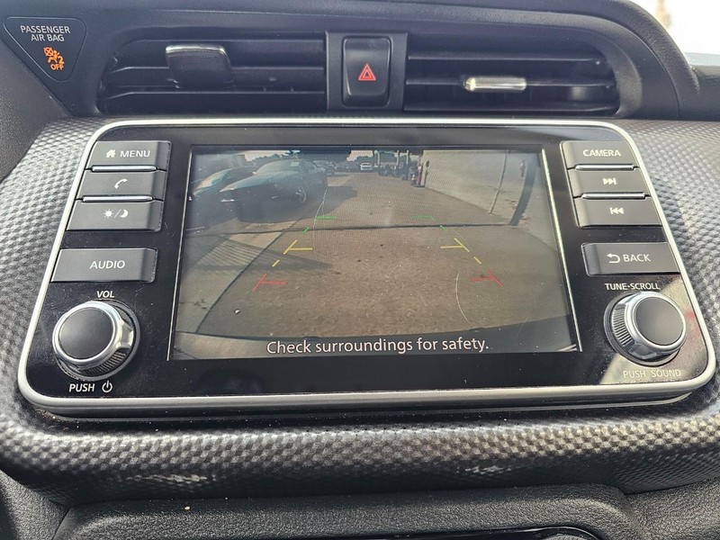 Nissan Kicks Vehicle Full-screen Gallery Image 27