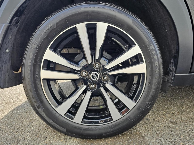 Nissan Kicks Vehicle Full-screen Gallery Image 28