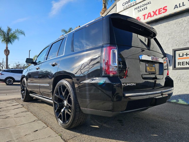 GMC Yukon Vehicle Full-screen Gallery Image 3