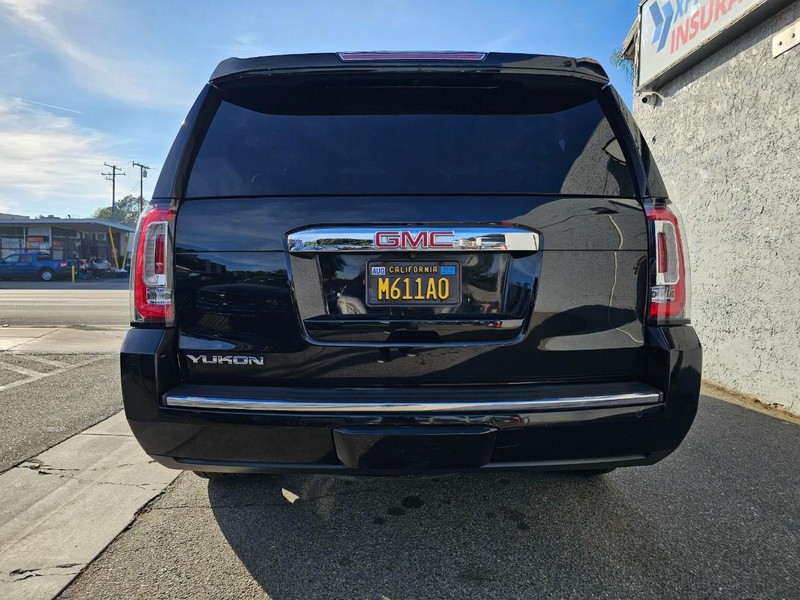 GMC Yukon Vehicle Full-screen Gallery Image 4