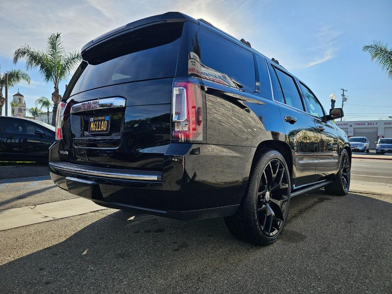 GMC Yukon Vehicle Full-screen Gallery Image 5