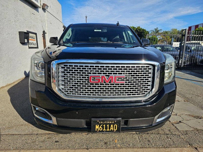 GMC Yukon Vehicle Full-screen Gallery Image 7