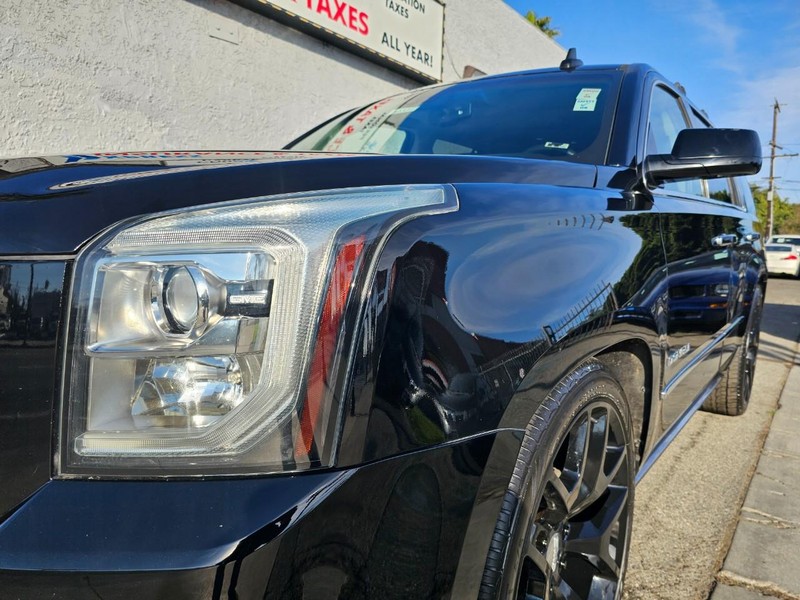 GMC Yukon Vehicle Full-screen Gallery Image 9