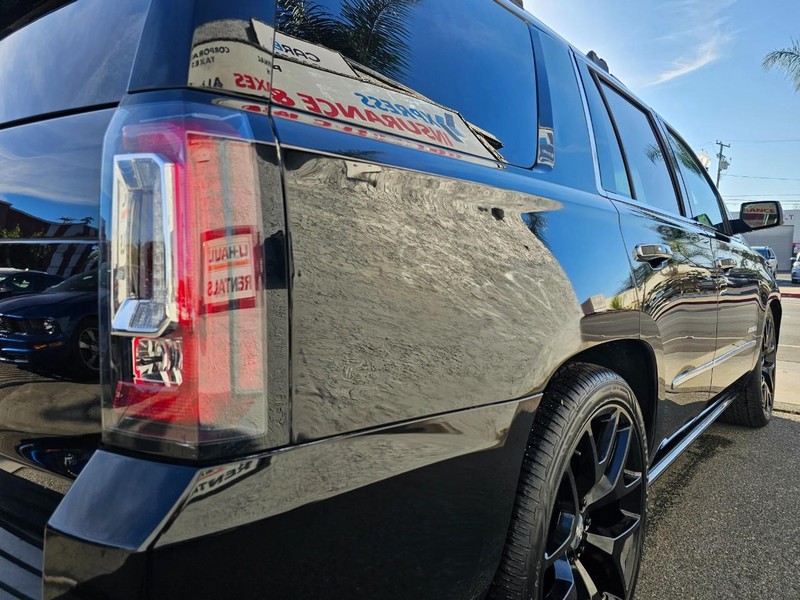 GMC Yukon Vehicle Full-screen Gallery Image 11