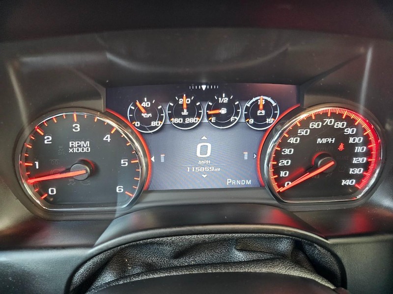 GMC Yukon Vehicle Full-screen Gallery Image 24