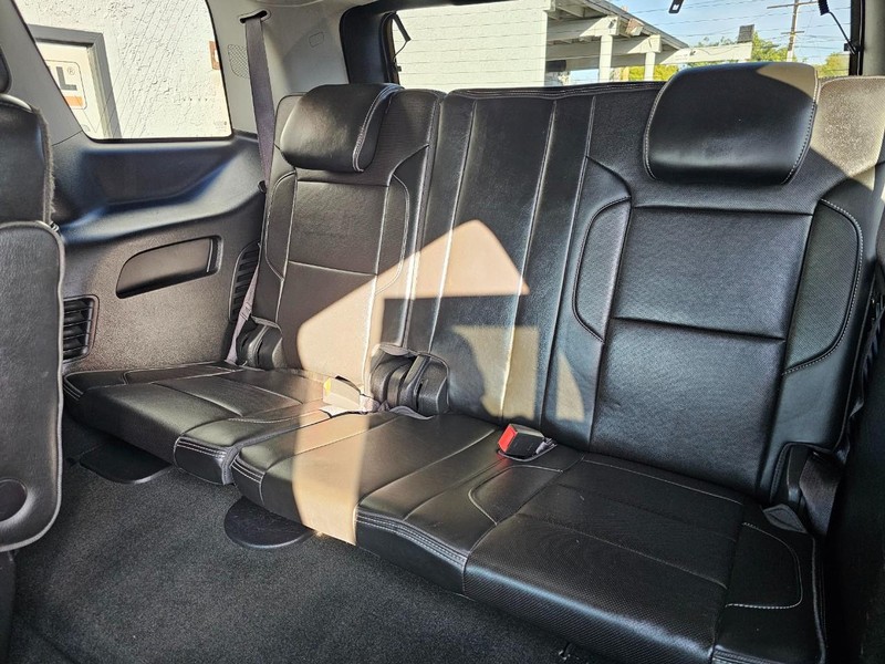 GMC Yukon Vehicle Full-screen Gallery Image 27