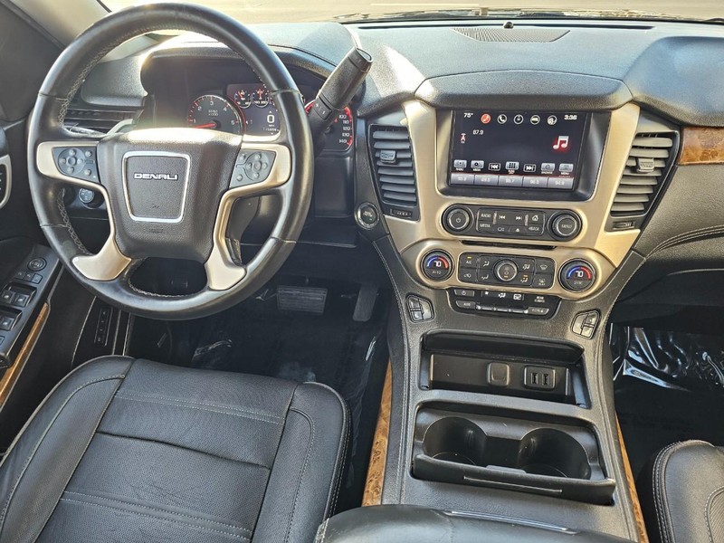 GMC Yukon Vehicle Full-screen Gallery Image 29