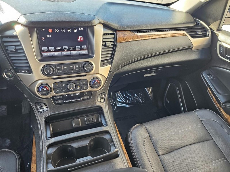 GMC Yukon Vehicle Full-screen Gallery Image 30