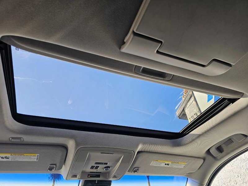 GMC Yukon Vehicle Full-screen Gallery Image 34
