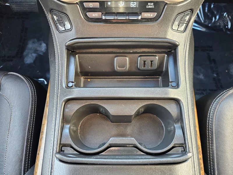 GMC Yukon Vehicle Full-screen Gallery Image 38