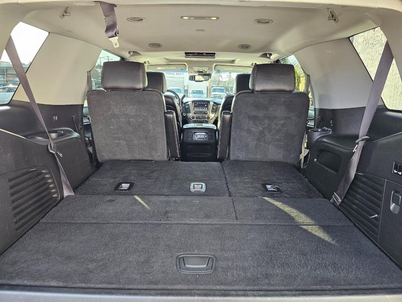 GMC Yukon Vehicle Full-screen Gallery Image 40