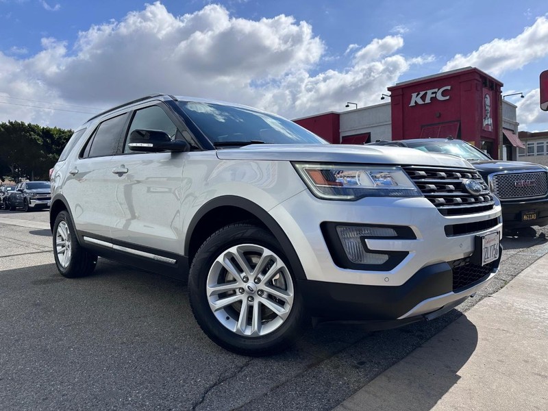 Ford Explorer Vehicle Full-screen Gallery Image 6