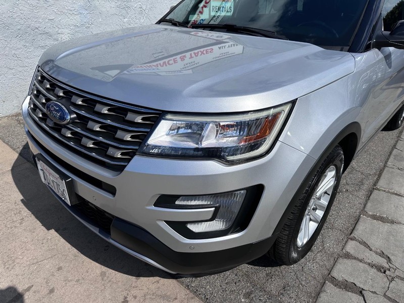 Ford Explorer Vehicle Full-screen Gallery Image 9