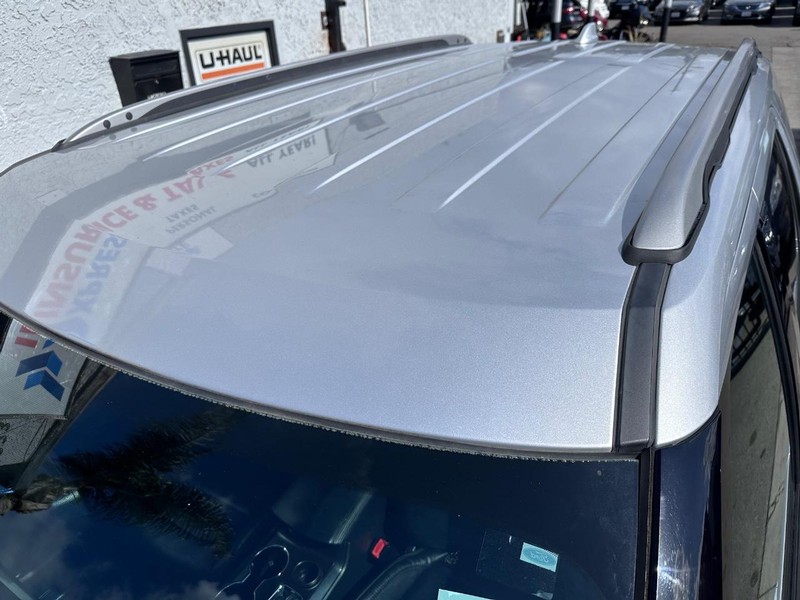 Ford Explorer Vehicle Full-screen Gallery Image 10