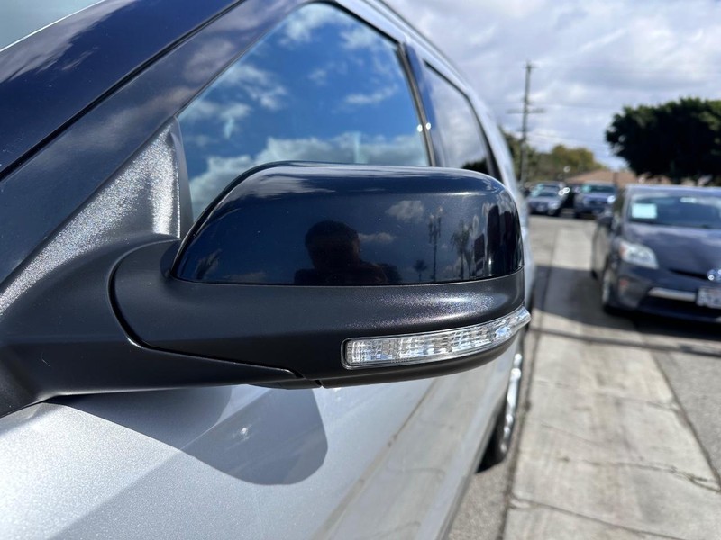 Ford Explorer Vehicle Full-screen Gallery Image 11