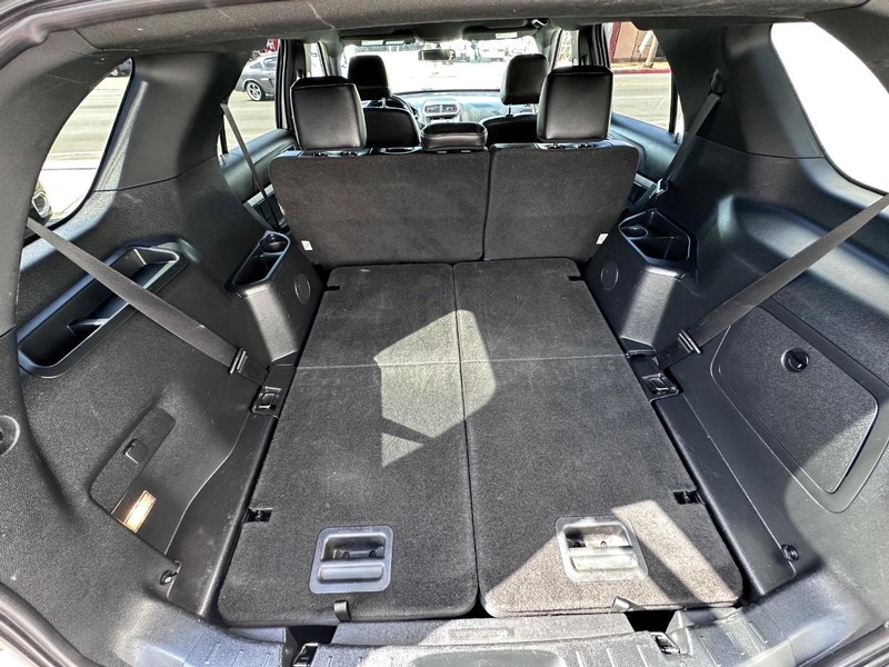 Ford Explorer Vehicle Full-screen Gallery Image 15