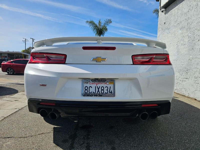 Chevrolet Camaro Vehicle Full-screen Gallery Image 4