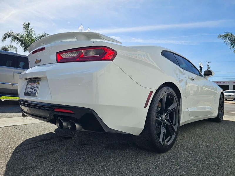 Chevrolet Camaro Vehicle Full-screen Gallery Image 5