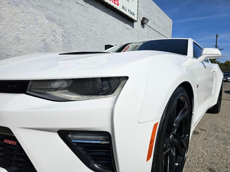 Chevrolet Camaro Vehicle Full-screen Gallery Image 8