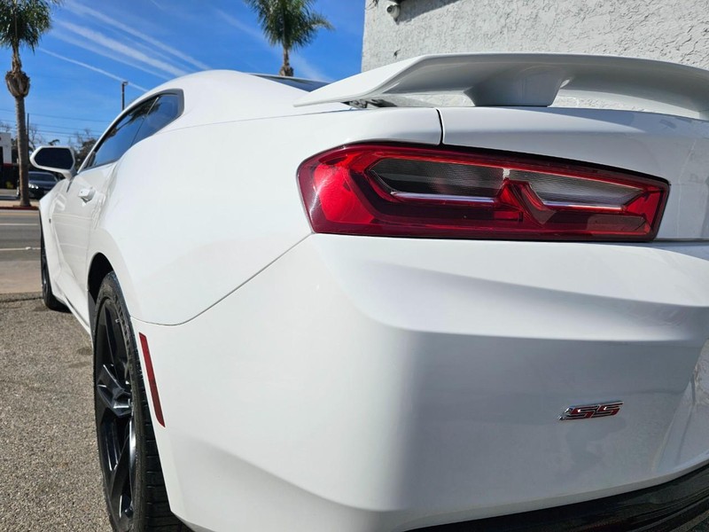 Chevrolet Camaro Vehicle Full-screen Gallery Image 9