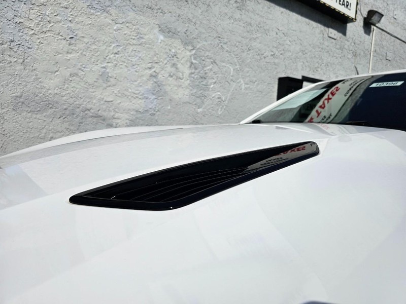 Chevrolet Camaro Vehicle Full-screen Gallery Image 15
