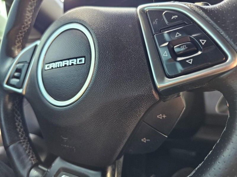 Chevrolet Camaro Vehicle Full-screen Gallery Image 19