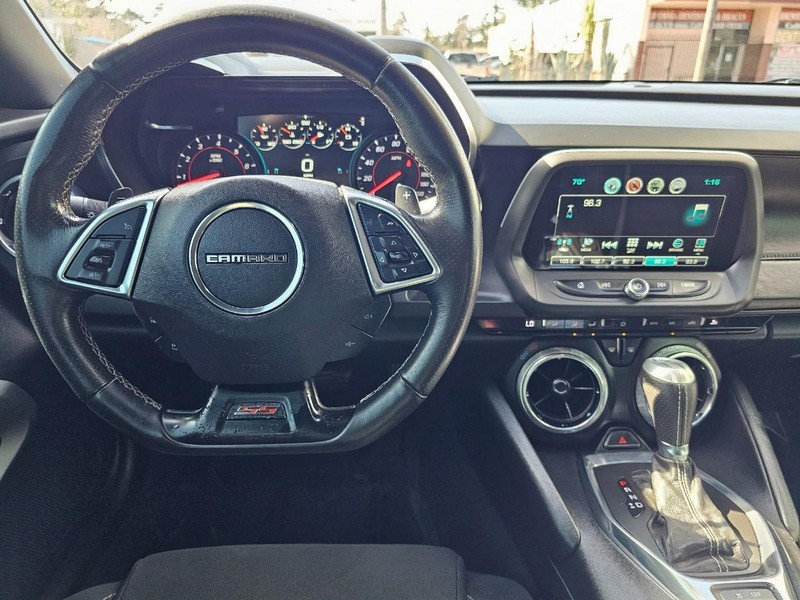 Chevrolet Camaro Vehicle Full-screen Gallery Image 23